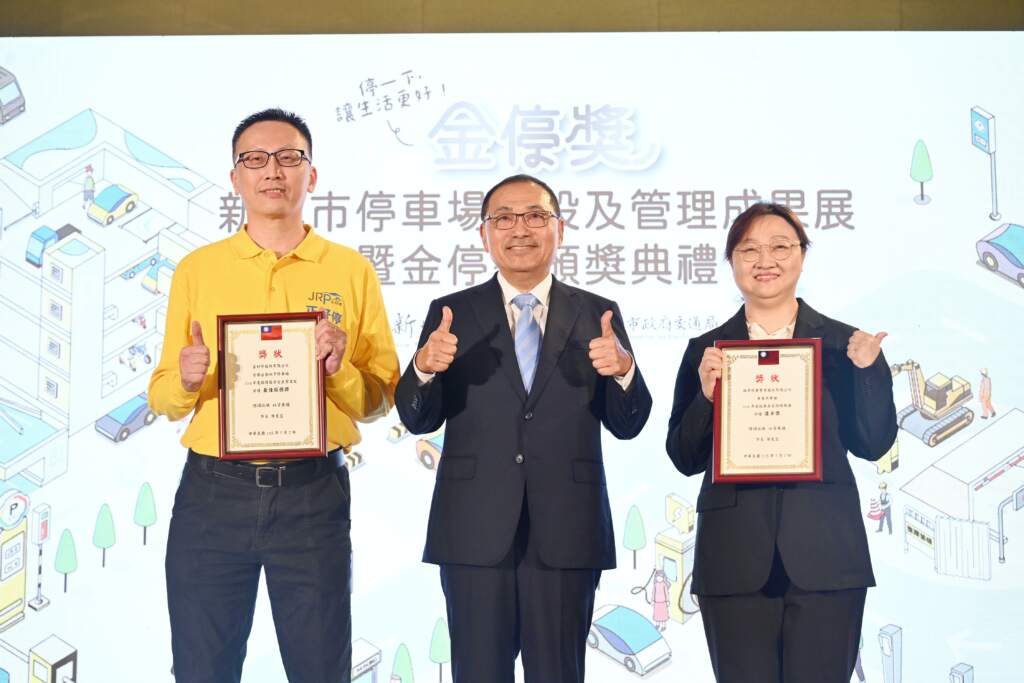 ▲市府朝「增供給、智慧化、優服務」三大方向推動停車建設,8年來已完成133座公有停車場,提供1萬4,459格汽車停車位及1萬554格機車停車位。