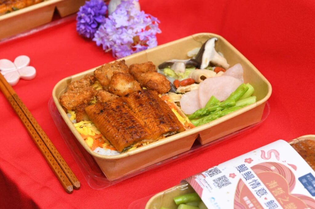 「鰻鰻情意 鯛嘴好滋味」臺鐵聯名便當開賣!便當以嚴選國產鰻魚及臺灣鯛作為雙主菜,搭配豐富配菜,美味又傳遞七夕佳節心意。圖/農業部提供