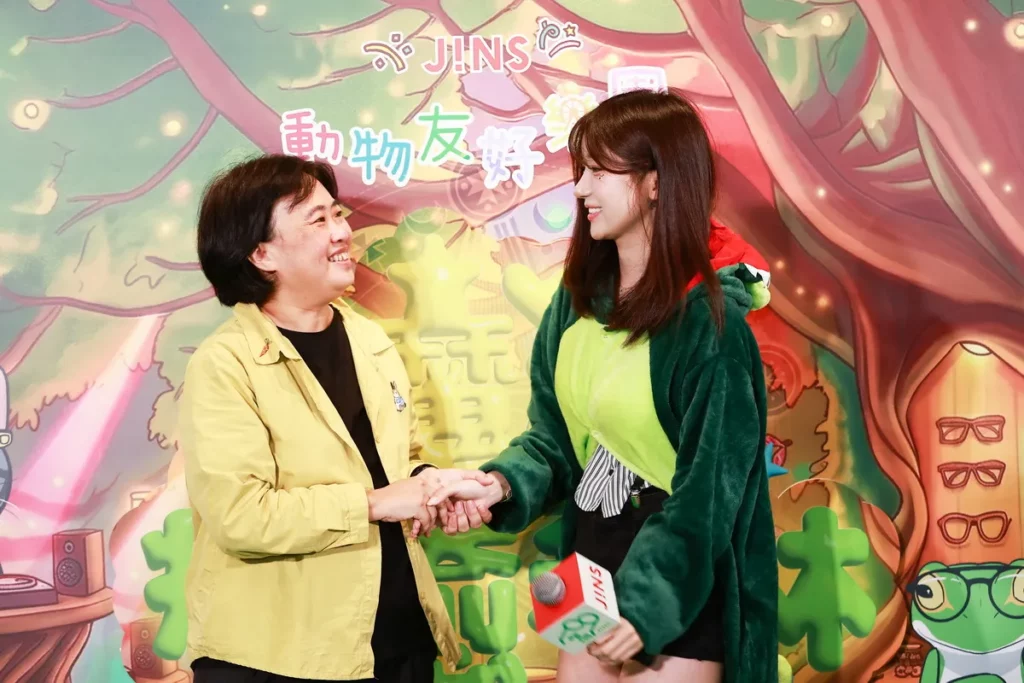 JINS廢鏡新思活動大使李珠珢捐出身上的私服義賣,感謝得標者熱心支持動物平權,支持浪浪。