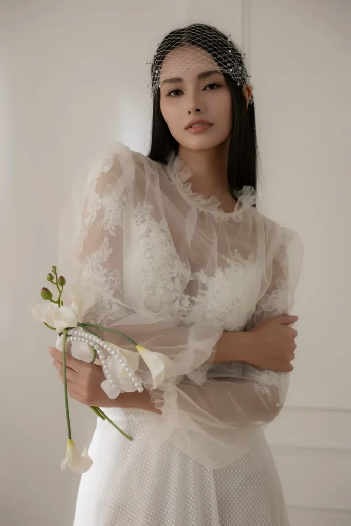 NuBra搭配透紗,無論在派對或婚禮上都超有型。NuBra提供