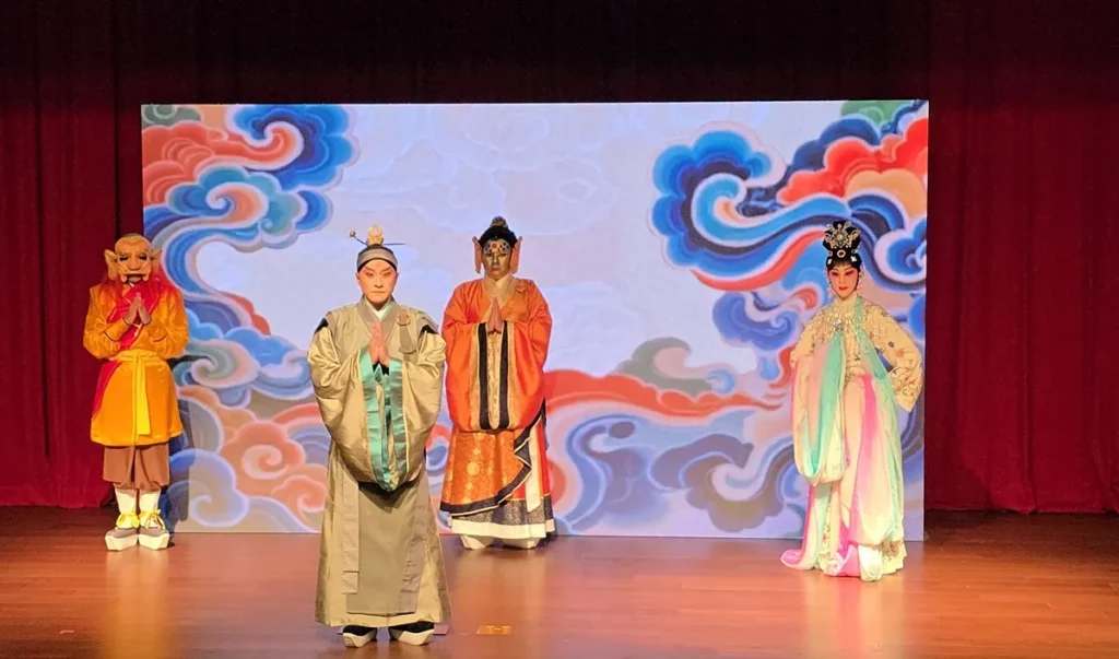 記者會現場以國光劇團演繹新創京劇《天女散花》精彩片段為主要藝術亮點。配合特展開幕,中台世界博物館特邀國光劇團於8月8日(六)、8月9日(日)下午2時在本館演出新創《天女散花》,演出前上午10時並於重閣講堂舉行專題講座。(圖/陳惠玲攝影)