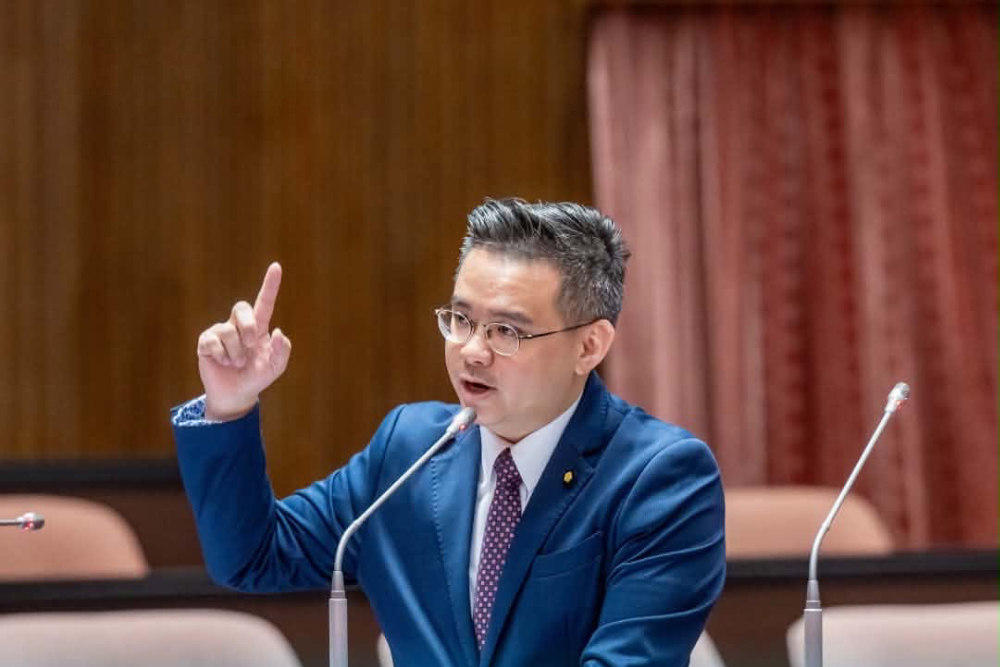 中聯油品含致癌物涉隱匿? 黃健豪批:傲慢導致食安慢半拍 240 中聯油品含致癌物涉隱匿? 黃健豪批:傲慢導致食安慢半拍 239