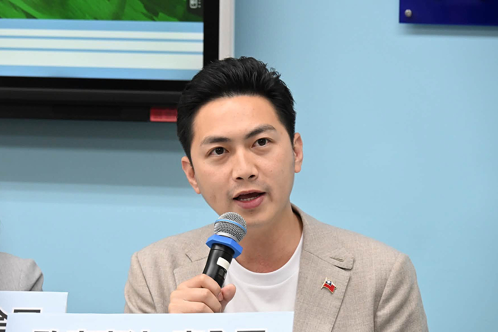 中聯油品含致癌物涉隱匿? 黃健豪批:傲慢導致食安慢半拍 242 中聯油品含致癌物涉隱匿? 黃健豪批:傲慢導致食安慢半拍 241