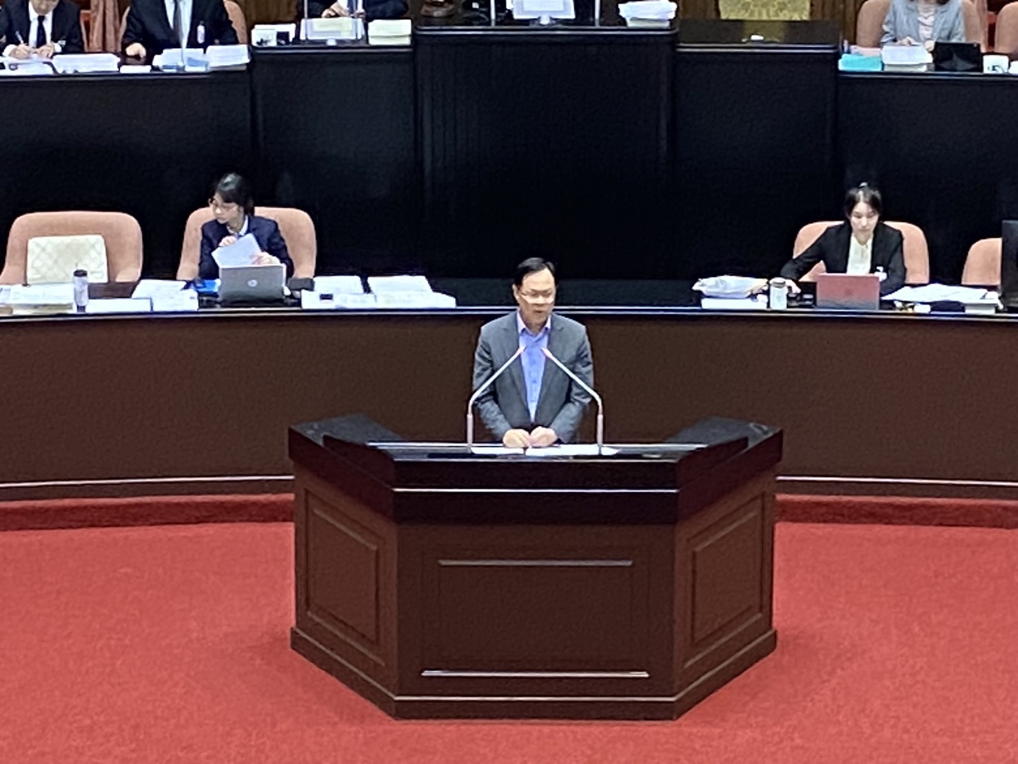 王鴻薇表示,中央應變遲緩、資訊揭露不足,導致問題油品流入市面,至今仍未見相關官員負起政治責任。(圖/資料照片)
