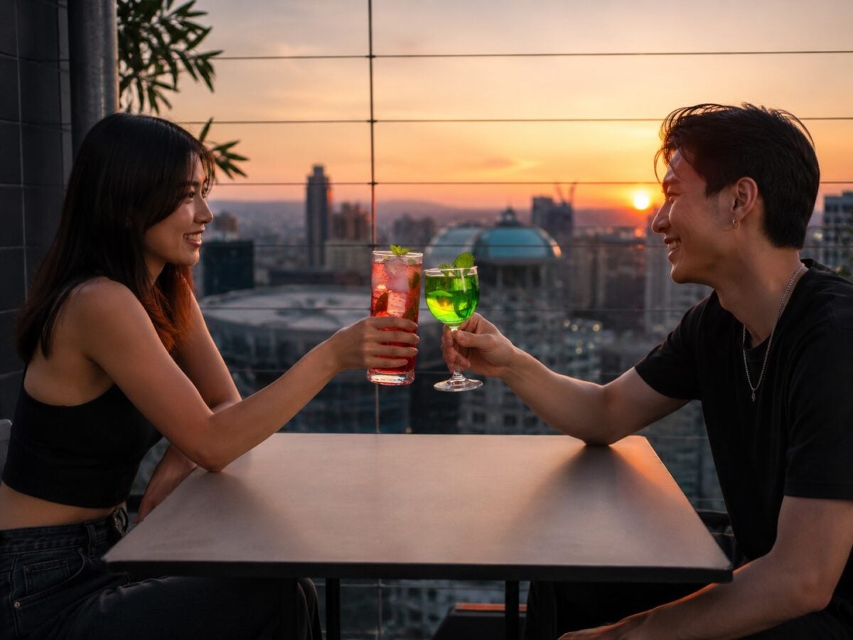 ▲Rooftop XOXO Bistro高空餐酒館於每日傍晚5點30分至6點30日落時段規劃「黃金角落Sunset Hour」。