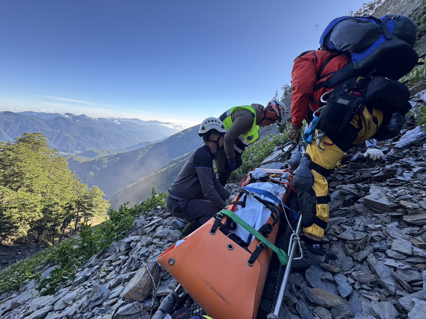 男子登南湖大山墜崖 出動空勤直升機協助救援尋獲已是冰冷遺體 - https://www.watchmedia01.com
