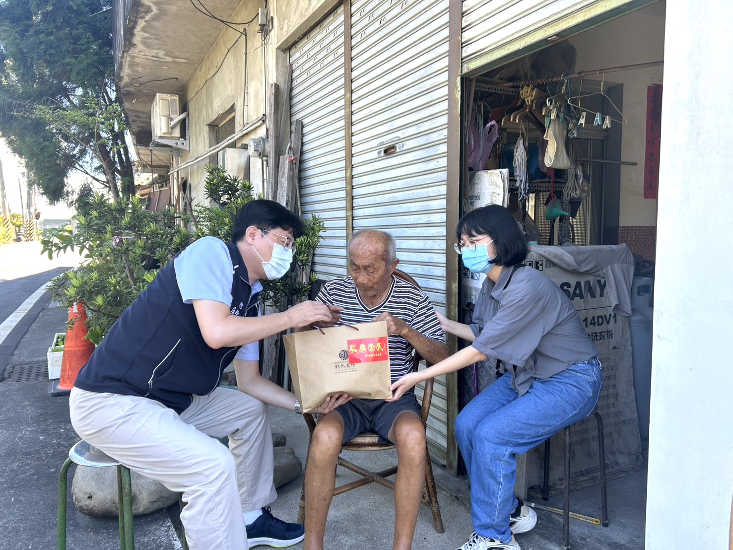 南投榮服處走訪基層關懷榮民眷貼心叮嚀防颱與居家安全 - https://www.watchmedia01.com