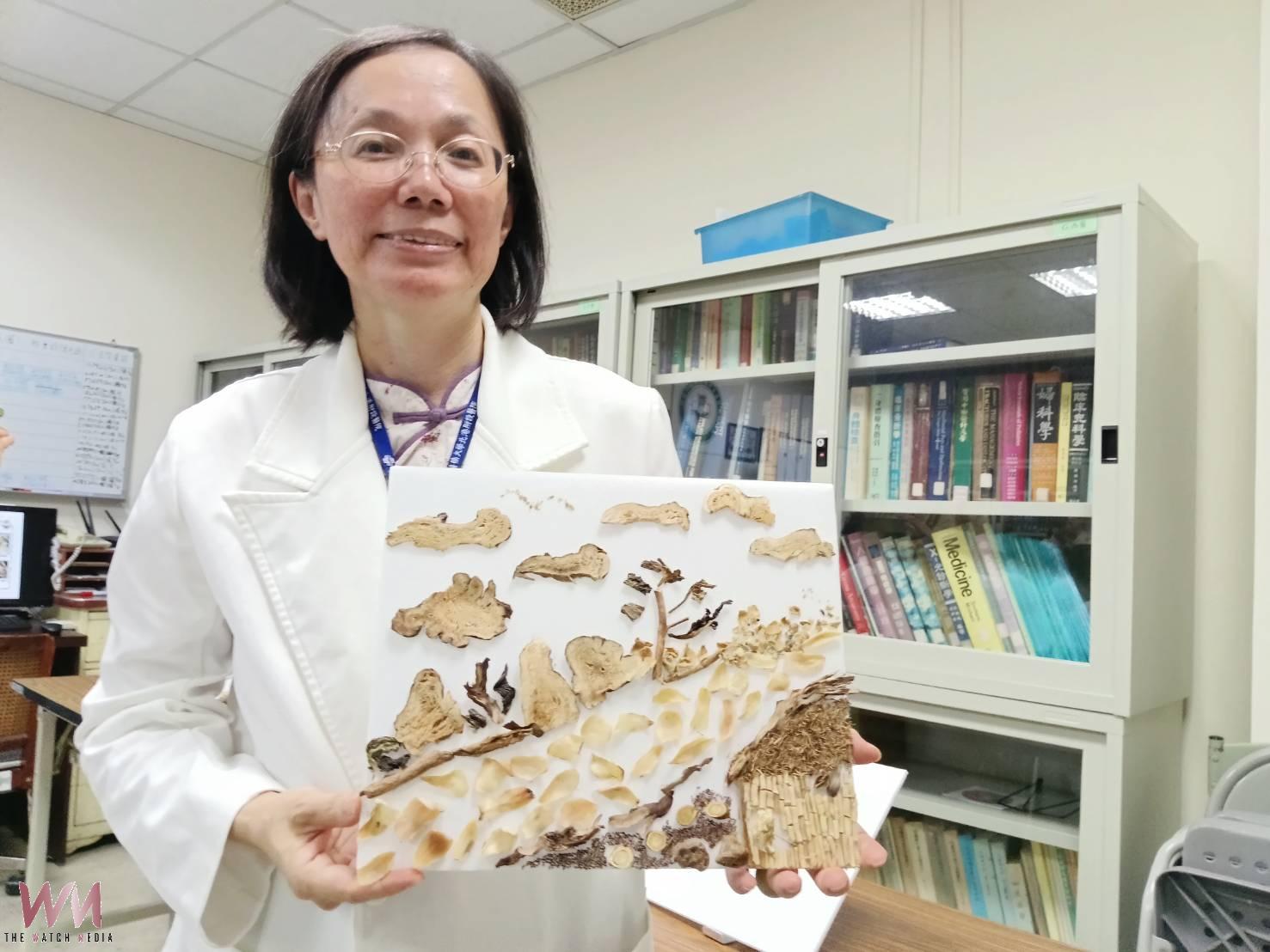 廢材變藝術 北港附醫推廣「中醫藥畫」環保又紓壓 - https://www.watchmedia01.com