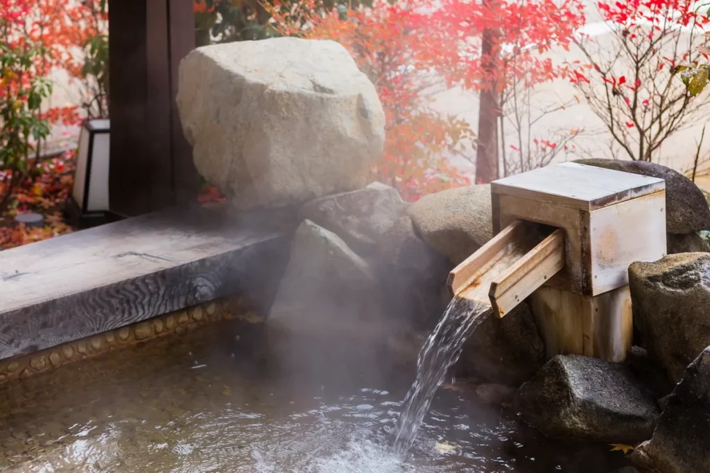 日本泡湯、賞楓、吃美食的季節快來了。(圖片提供/shutterstock)