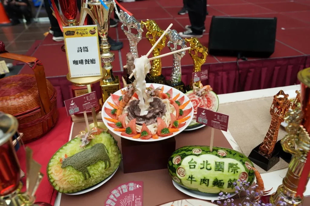 60家店家各自展示自家最夯的鎮店之寶牛肉麵料理