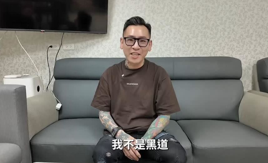 蹦闆遭拘提到案！直播16分鐘「警闖入家中搜索」急關播