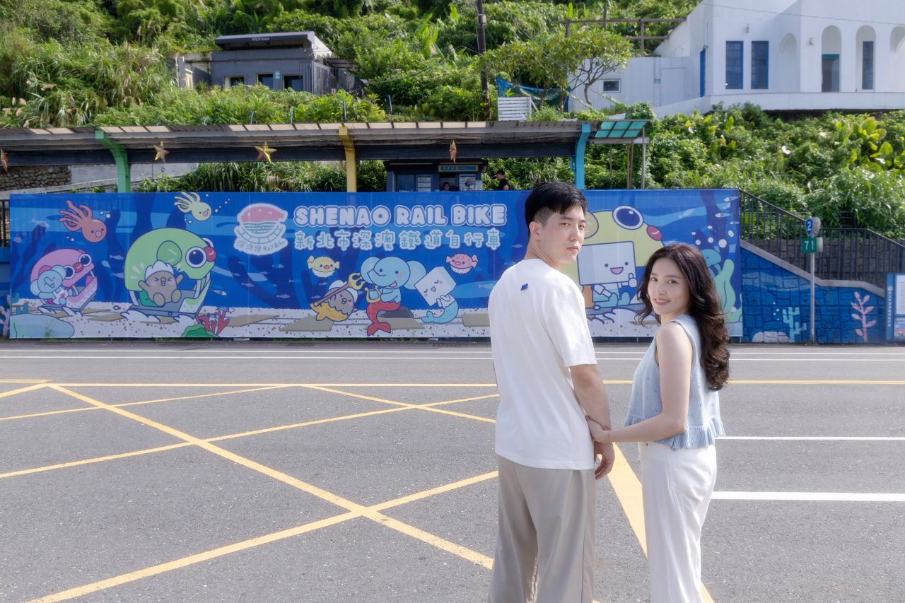 夏日永續旅行首選! 深澳淨灘+夜騎鐵道自行車超療癒