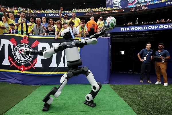 Hyundai Motor 在首次現場比賽環境機械人整合中,將 Atlas 人形機械人帶到 FIFA World Cup 2026™