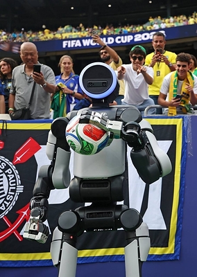 Hyundai Motor 在首次現場比賽環境機械人整合中,將 Atlas 人形機械人帶到 FIFA World Cup 2026™ Hyundai Motor 在首次現場比賽環境機械人整合中,將 Atlas 人形機械人帶到 FIFA World Cup 2026™