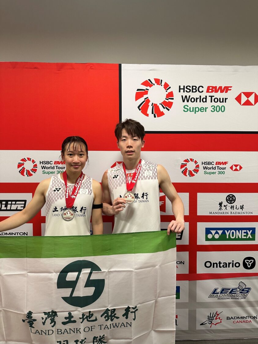 土地銀行羽球隊隊員許尹鏸(左)劉廣珩勇奪2026加拿大超級300公開賽男女混合雙打銀牌(圖/ 記者 劉其昌 翻攝)