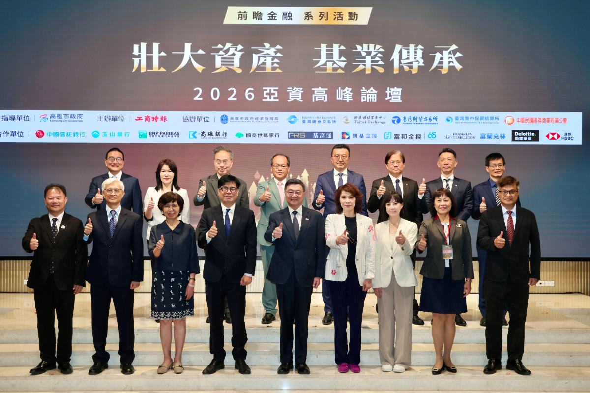 ▲市長陳其邁陪同行政院卓榮泰院長出席「壯大資產 基業傳承：2026 亞資高峰論壇」，與中央部會、企業、金融業者等代表共同為論壇揭開序幕，展現高雄推動產業鏈結的決心，攜手中央打造南臺灣金融新創與商貿樞紐。