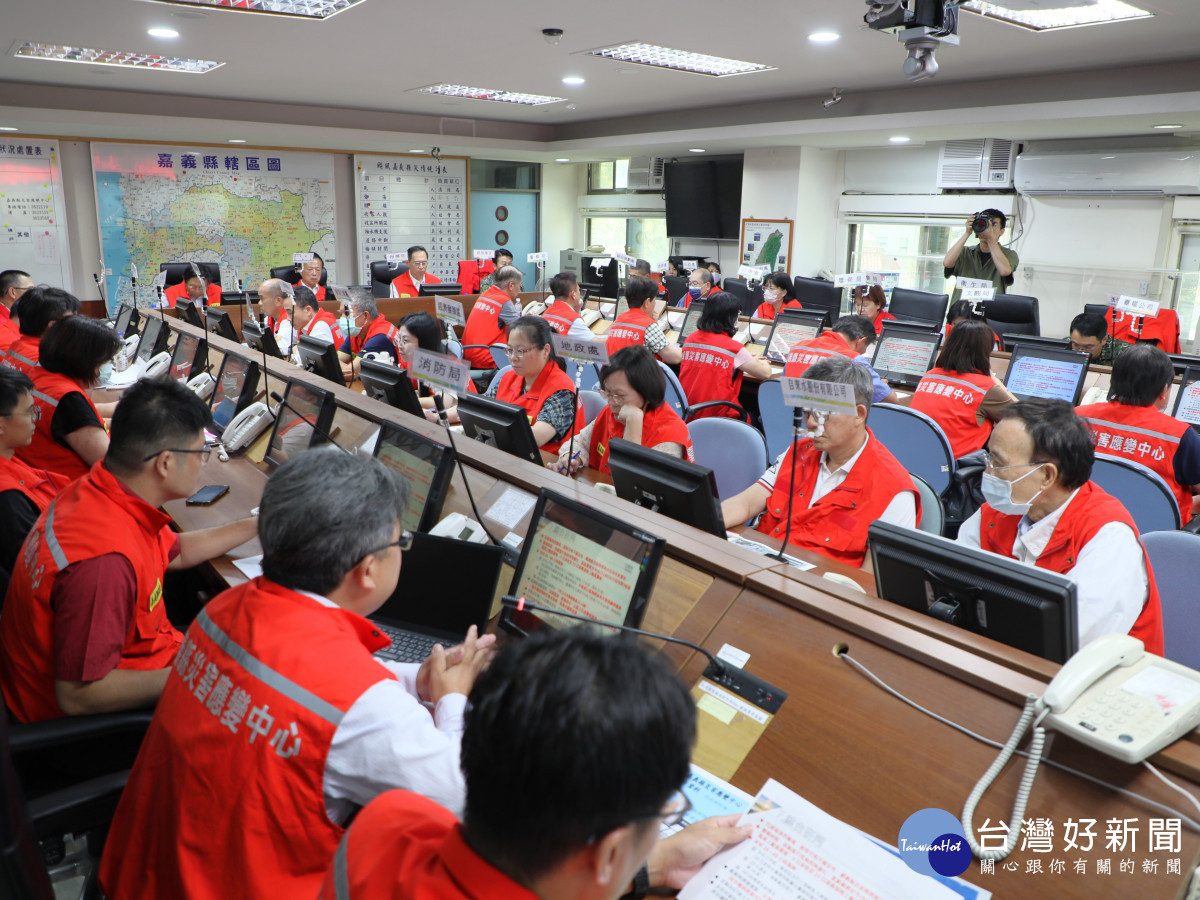 嘉義縣長翁章梁今天下午主持颱風整備會議／嘉義縣府提供