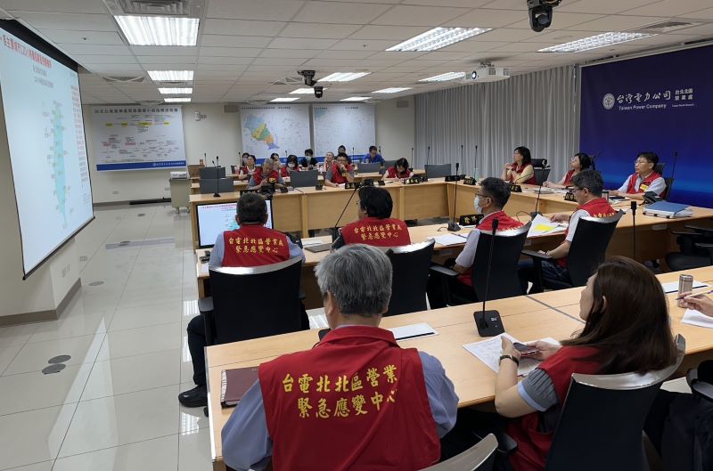 防範颱風來襲停電 台電北北區處籲善用網路查詢復電資訊 16 《圖說》台電北北區營業處巴威颱風戒備會議。〈台電北北區處提供〉