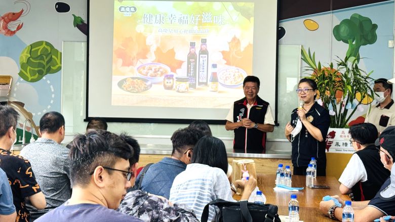 南投榮服處攜手企業參訪 協助退除役官兵規畫第二職涯 42 《圖說》副處長羅婷婷率領有就(轉)業需求的退除役官兵,透過深入企業第一線,了解職場環境、工作內容及人才需求,為未來職涯轉銜預作準備。〈南投榮服處提供〉