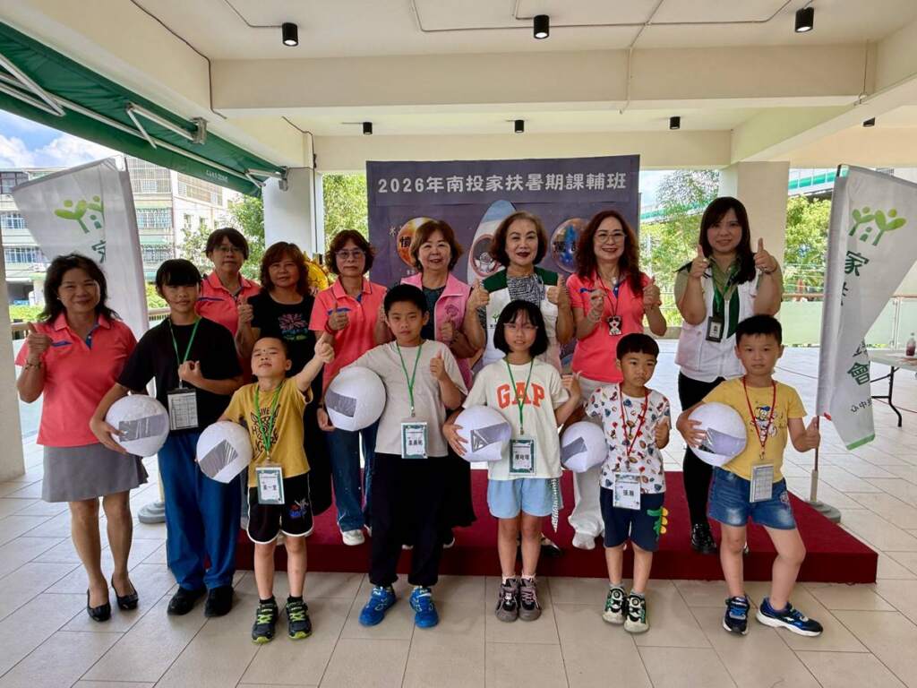 ▲南投家扶李雅婷主任給予暑期課輔開班祝福。