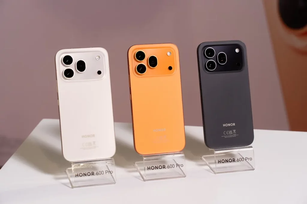 HONOR 600 系列提供旭日橙、幻夜黑、雪原白三款配色，7 月 8 日起於 HONOR 臺北三創體驗店及遠傳電信各門市開賣（圖為 HONOR 600 Pro）。
