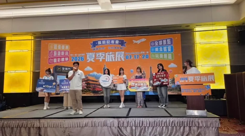 麗星夢現場成交大禮包,包括贈送海陸Wi-Fi、米其林牛肉麵折價券等,並有機會抽中6天5晚免費船票。