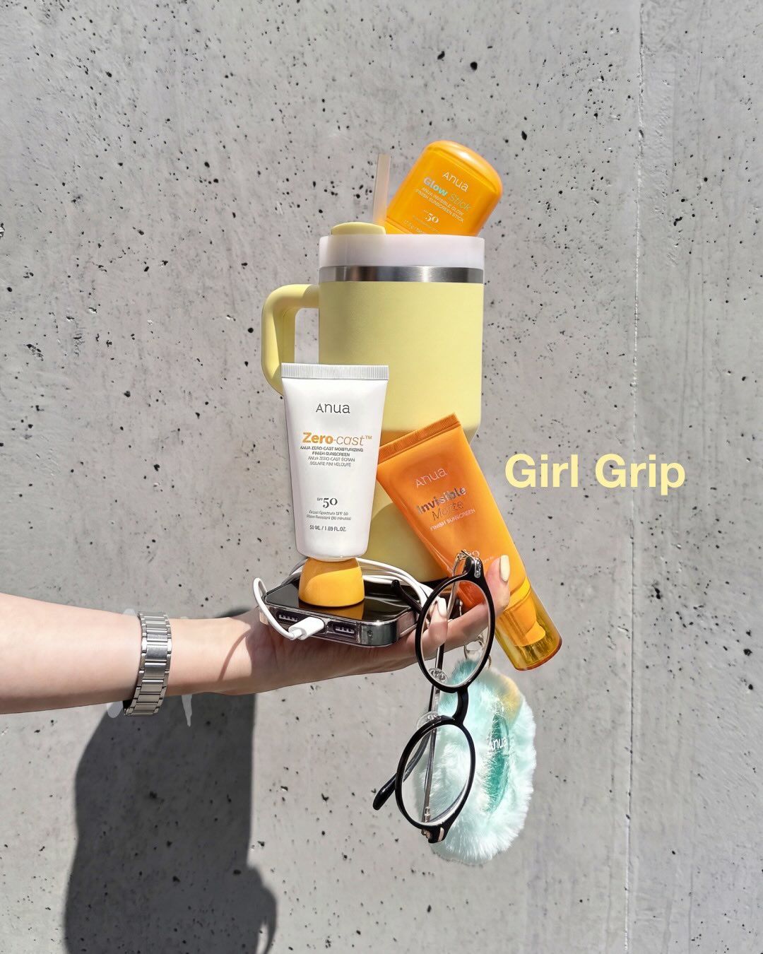 雙手全是戲! 歐美最新流行的「Girl Grip」拍照風格這裡一「手」掌握