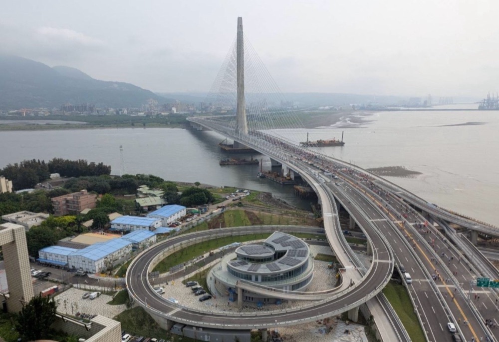 巴威颱風逼近 新北交通局示警:淡江大橋10級風將全橋封閉 276 248260709a03