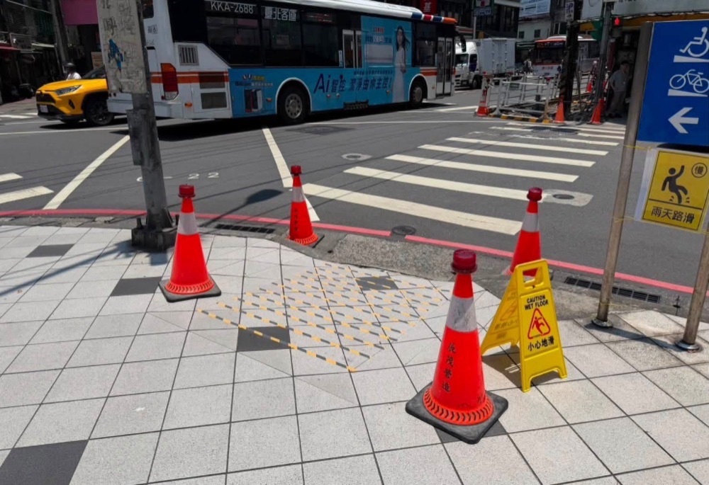 南勢角捷運站出口濕滑釀腦震盪 張維倩協調改善防滑鋪面 280 248260709a02