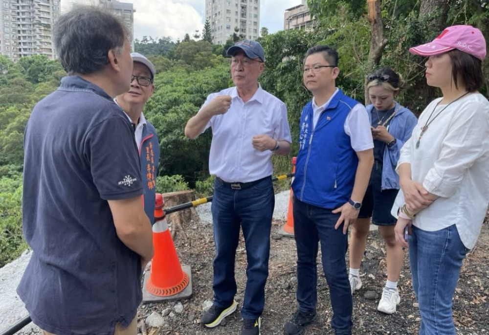 黃心華勘查長春里坡地搶災工程 籲中央檢討接管補助原則 227 248260709a09