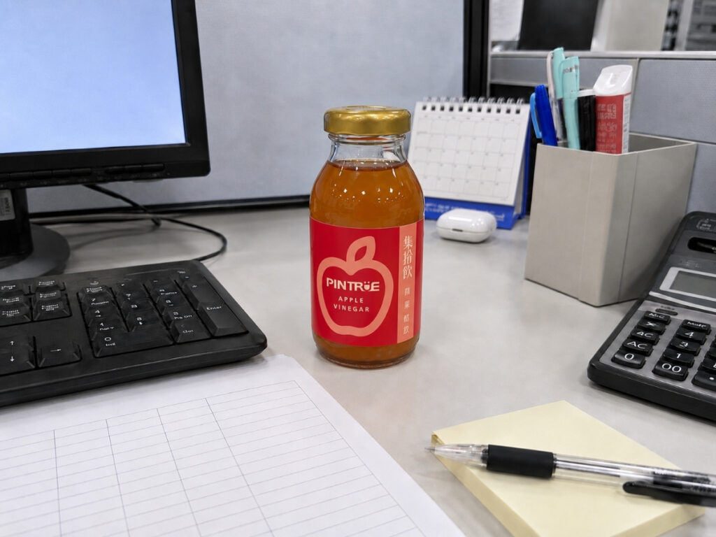輕巧玻璃瓶方便攜帶，滿足上班族即飲需求。(圖／品醋迷提供） 