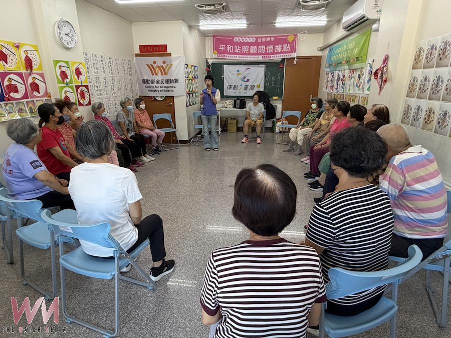 藍白力挺的嘉義縣長參選人吳品叡，要推動「80歲以上長者健保費補助」政策，讓長輩安心生活、安心就醫。（圖/吳品叡競選總部提供）