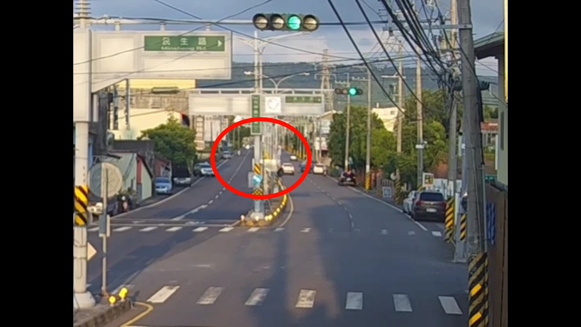 (有影片)/電線垂落成馬路陷阱!田中鎮女騎士遭勒頸摔車 - https://www.watchmedia01.com