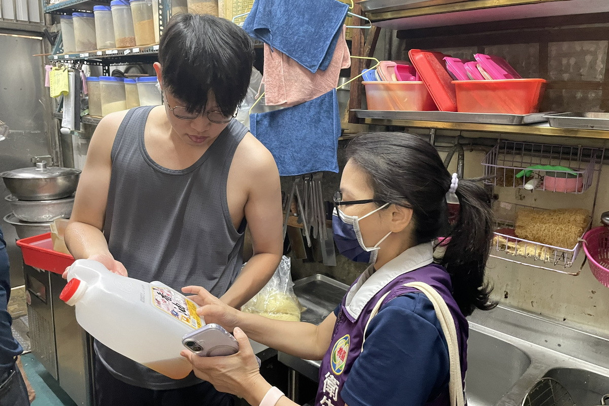 桃市府拚時效護食安, 首件油品「義美純葵花油」抽驗提前三天完成確認合格。<br /><br />