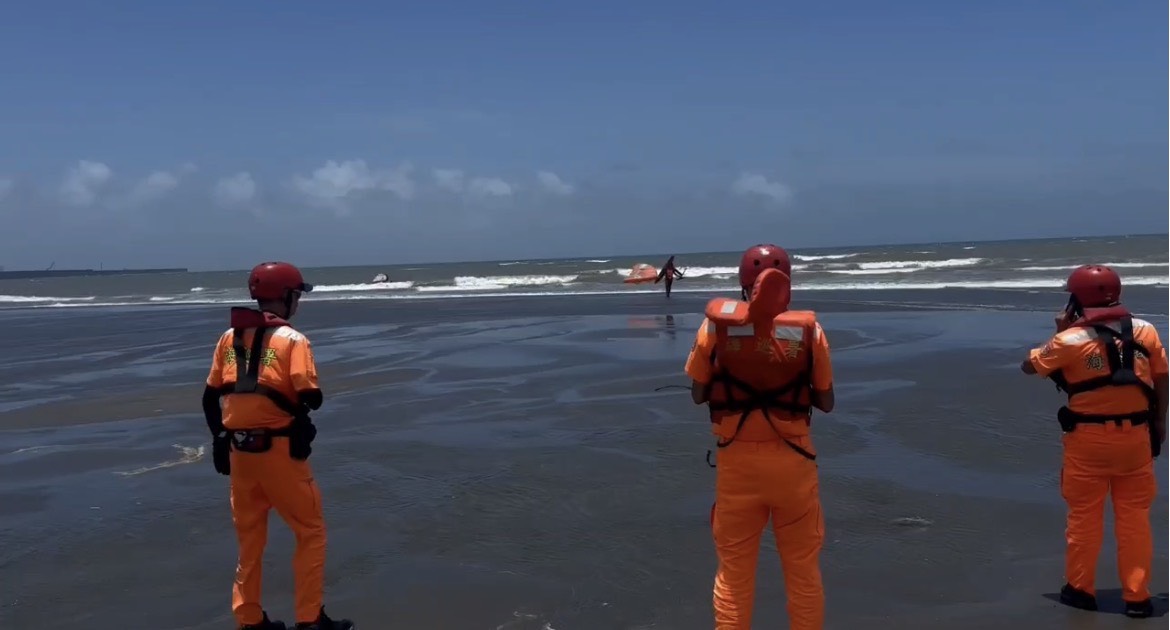 颱風期間仍有人在海岸警戒區內違規活動 海巡北部分署嚴格執法