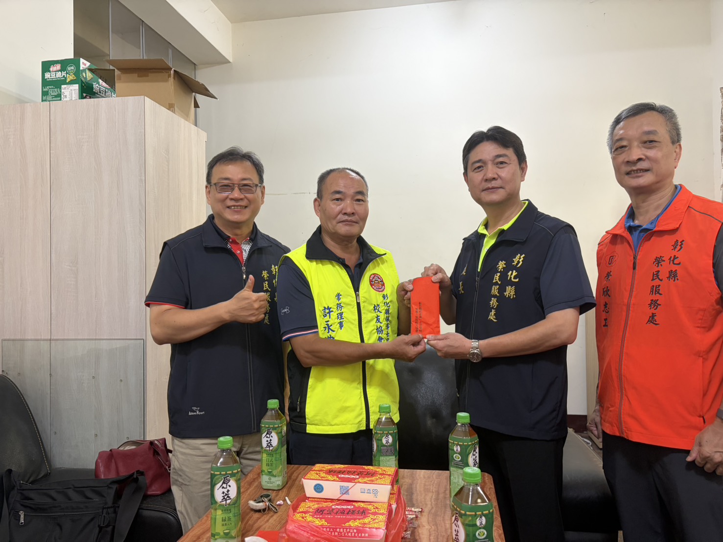 退伍不忘服務精神!彰化士官校友協會捐助榮民遺孤 - https://www.watchmedia01.com