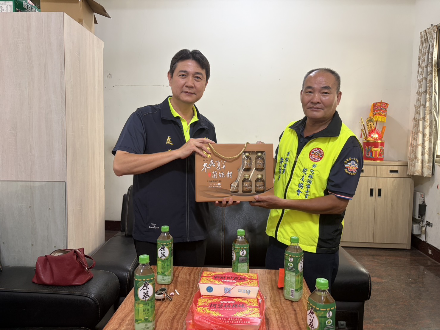 退伍不忘服務精神!彰化士官校友協會捐助榮民遺孤 - https://www.watchmedia01.com