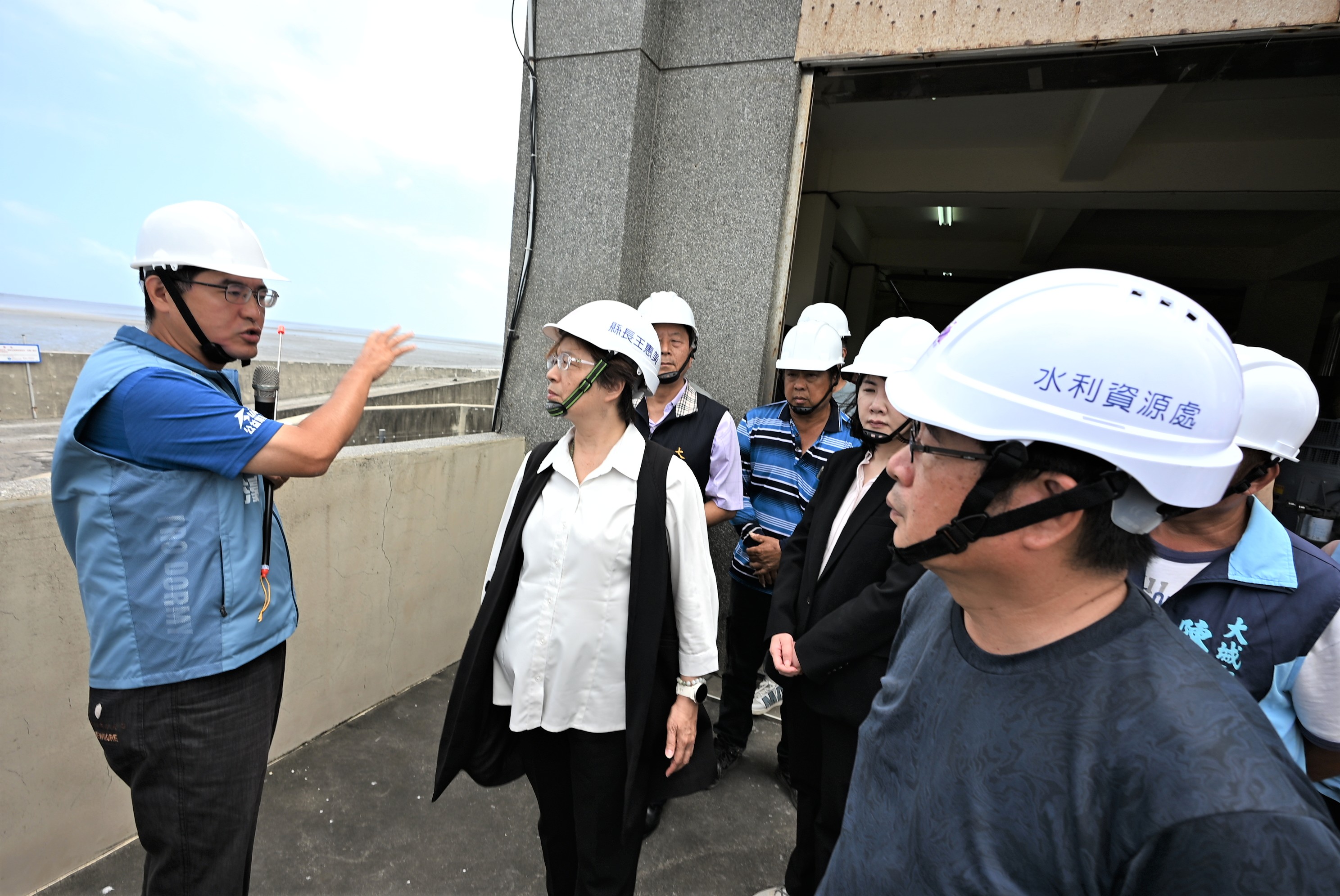 (有影片)/巴威來襲彰化防淹水!王惠美赴大城下海墘抽水站視察 - https://www.watchmedia01.com