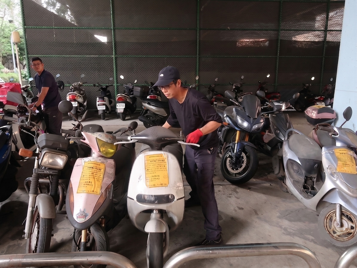 為免廢車衍生公安及髒亂問題，桃園率先訂法強制拖吊。