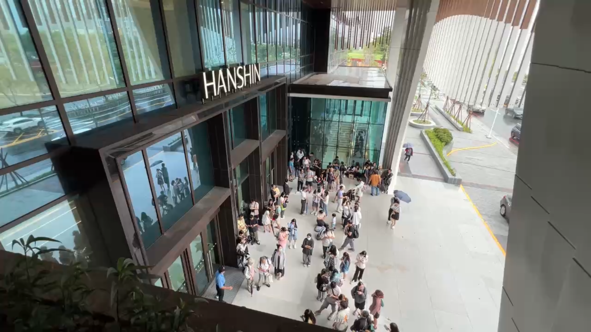 颱風假台中百貨幾乎全休館　漢神洲際中午12點恢復營業引熱議