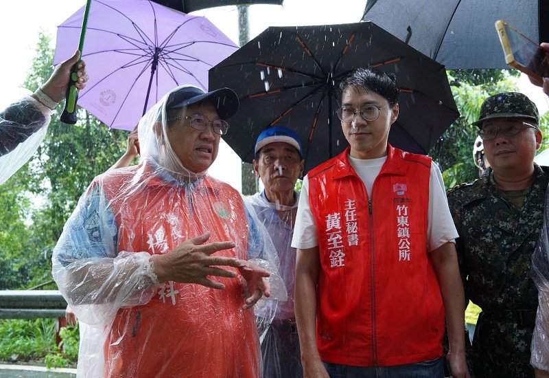 巴威颱風重創竹縣山區!縣道122線坍方中斷 楊文科冒雨勘查
