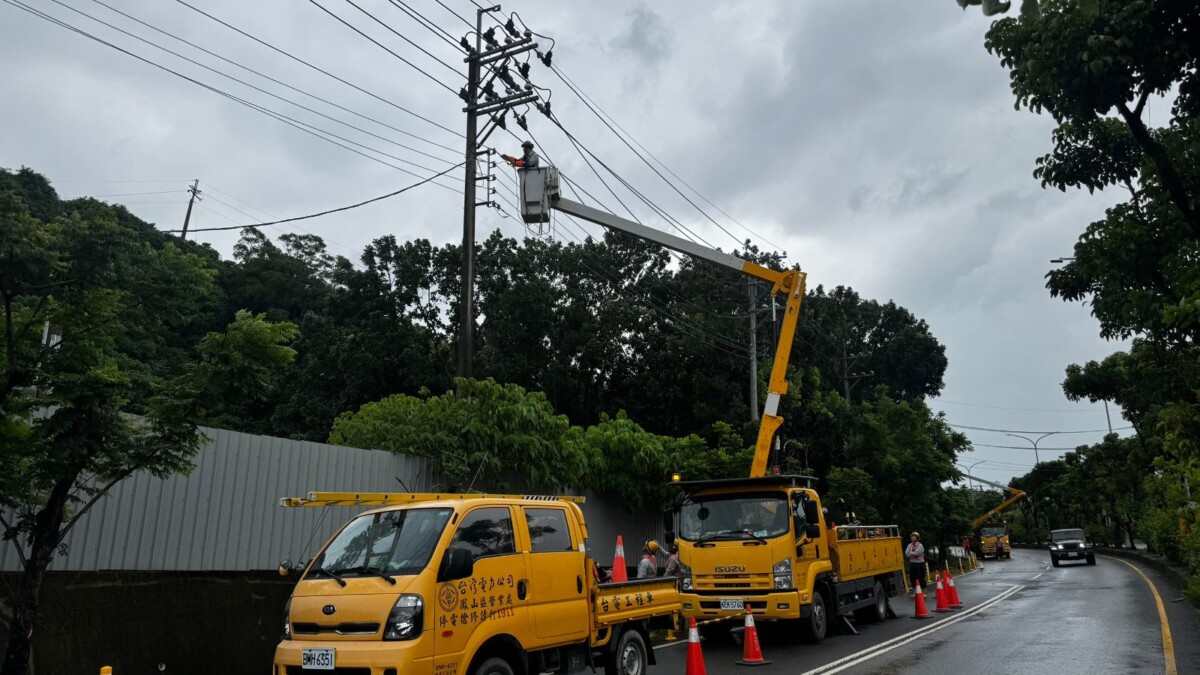 ▲台電員工搶修復電受好評（記者 李堂安 翻攝）