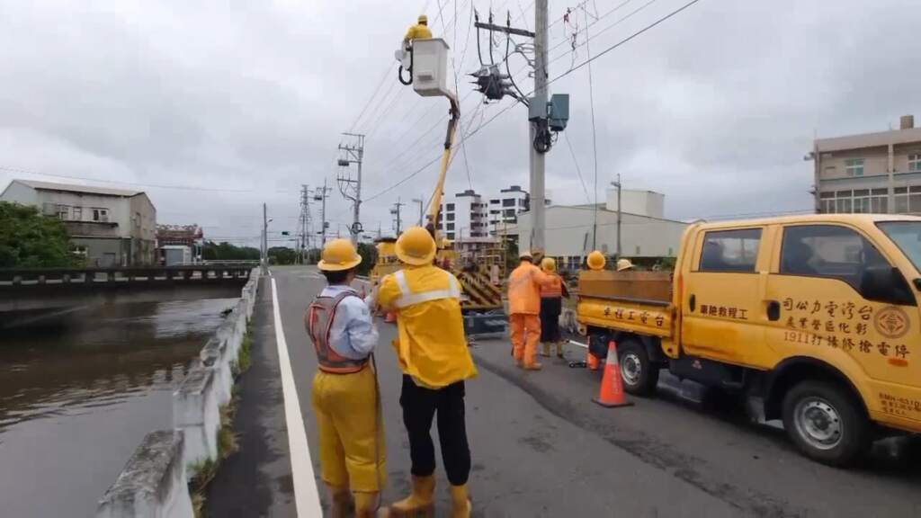 ▲巴威颱風釀彰化一度15482戶停電，台電彰化區處搶修已全數復電。（圖／記者林明佑翻攝）