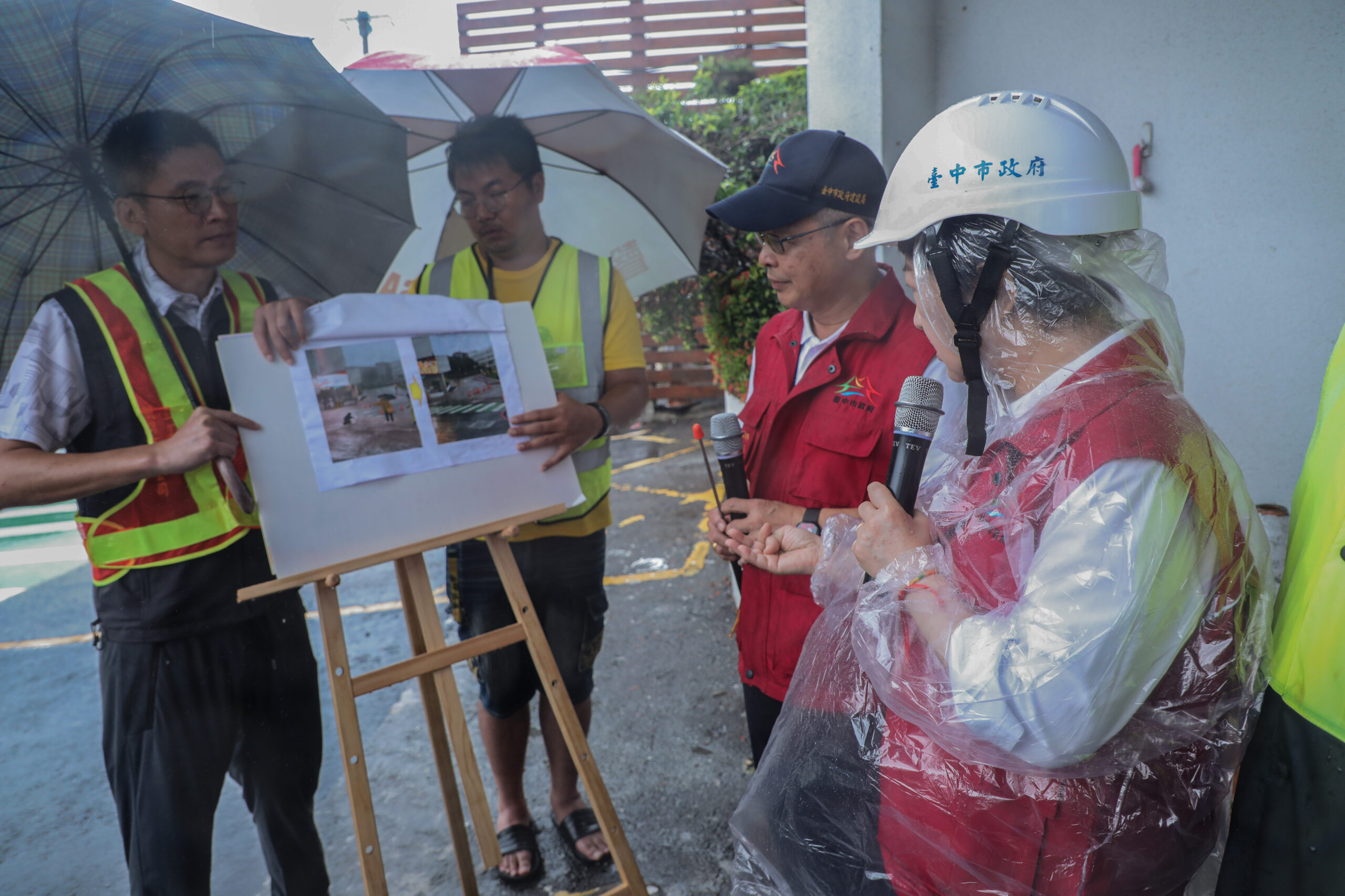 台中市長盧秀燕今(11)日親自先後視察沙鹿區兩處關鍵治水工程4