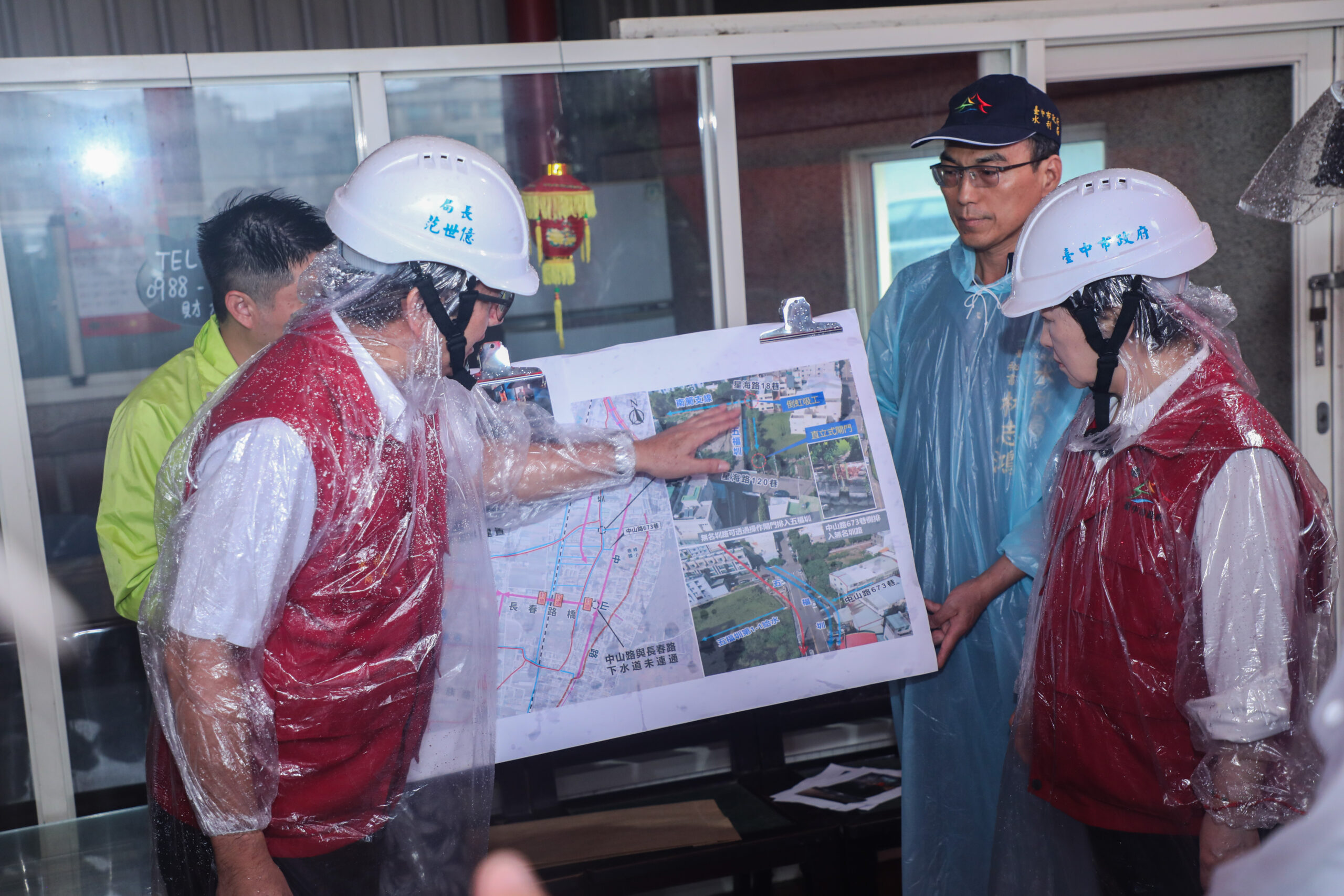 台中市長盧秀燕今(11)日親自先後視察沙鹿區兩處關鍵治水工程3