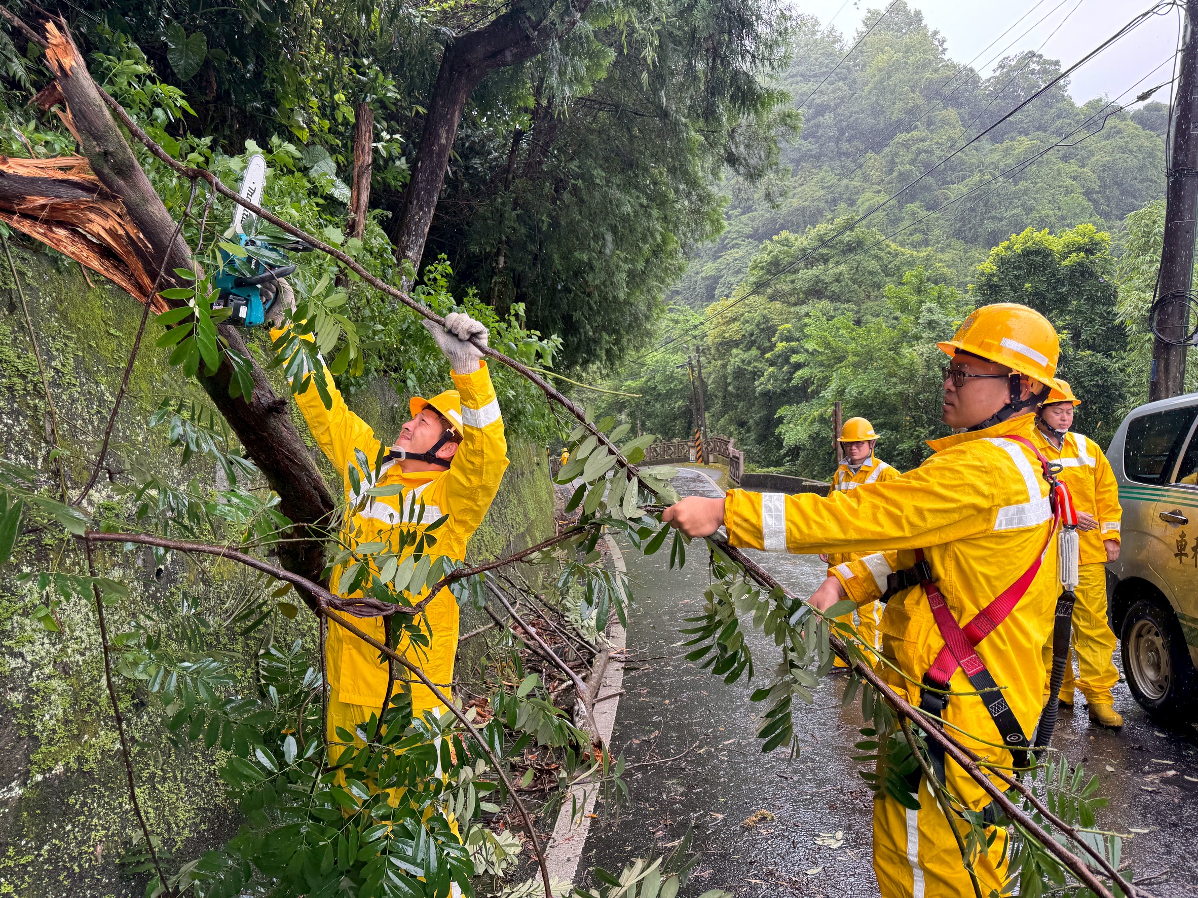 巴威颱風襲台一度停電逾15萬戶!集中這些區域 台電啟動跨區搶修