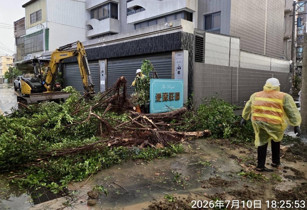 巴威風雨加劇 高虹安應變會議跨局處排除29起災情 251 248260711a03