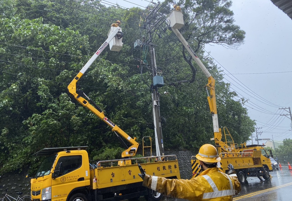 新北林口五股逾千戶停電 台電台北西區處動員人車搶修 86 cnews204260711a03