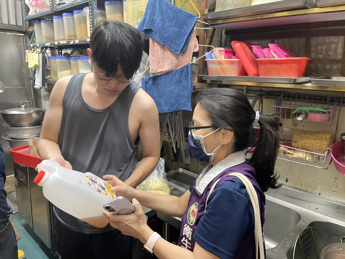 桃園連夜查千家問題油!首件「義美葵花油」報告出爐 S 71172104 0 陳姿均 0 0