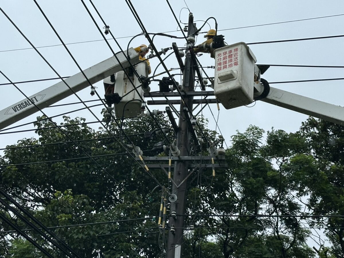 10級強風吹垮樹竹壓斷線!桃園尚餘943戶停電 台電全力搶修 S 160972889